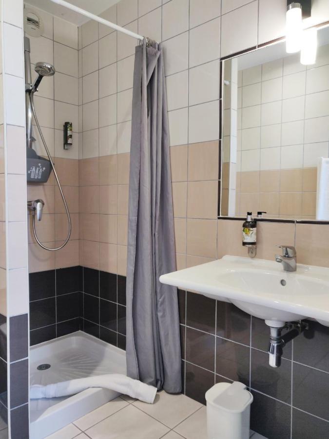 Logis Hotel Le Richelieu - Royan Atlantique Saujon Esterno foto