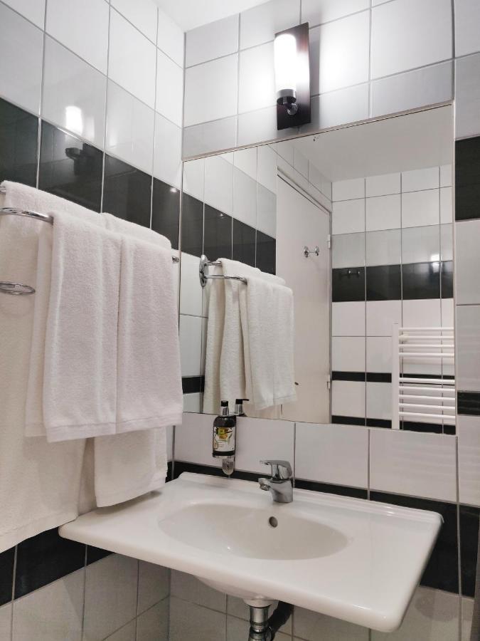 Logis Hotel Le Richelieu - Royan Atlantique Saujon Esterno foto