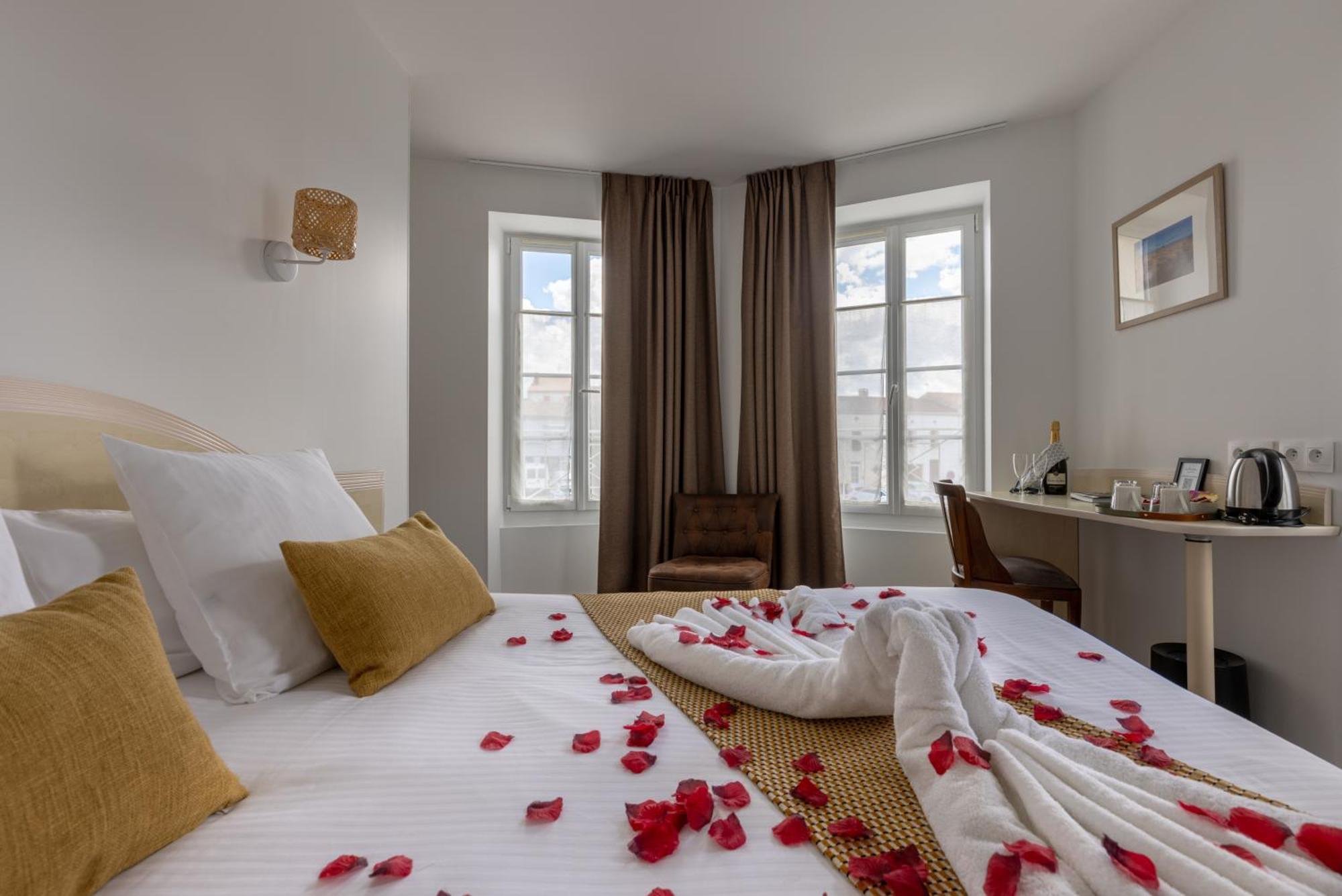 Logis Hotel Le Richelieu - Royan Atlantique Saujon Esterno foto