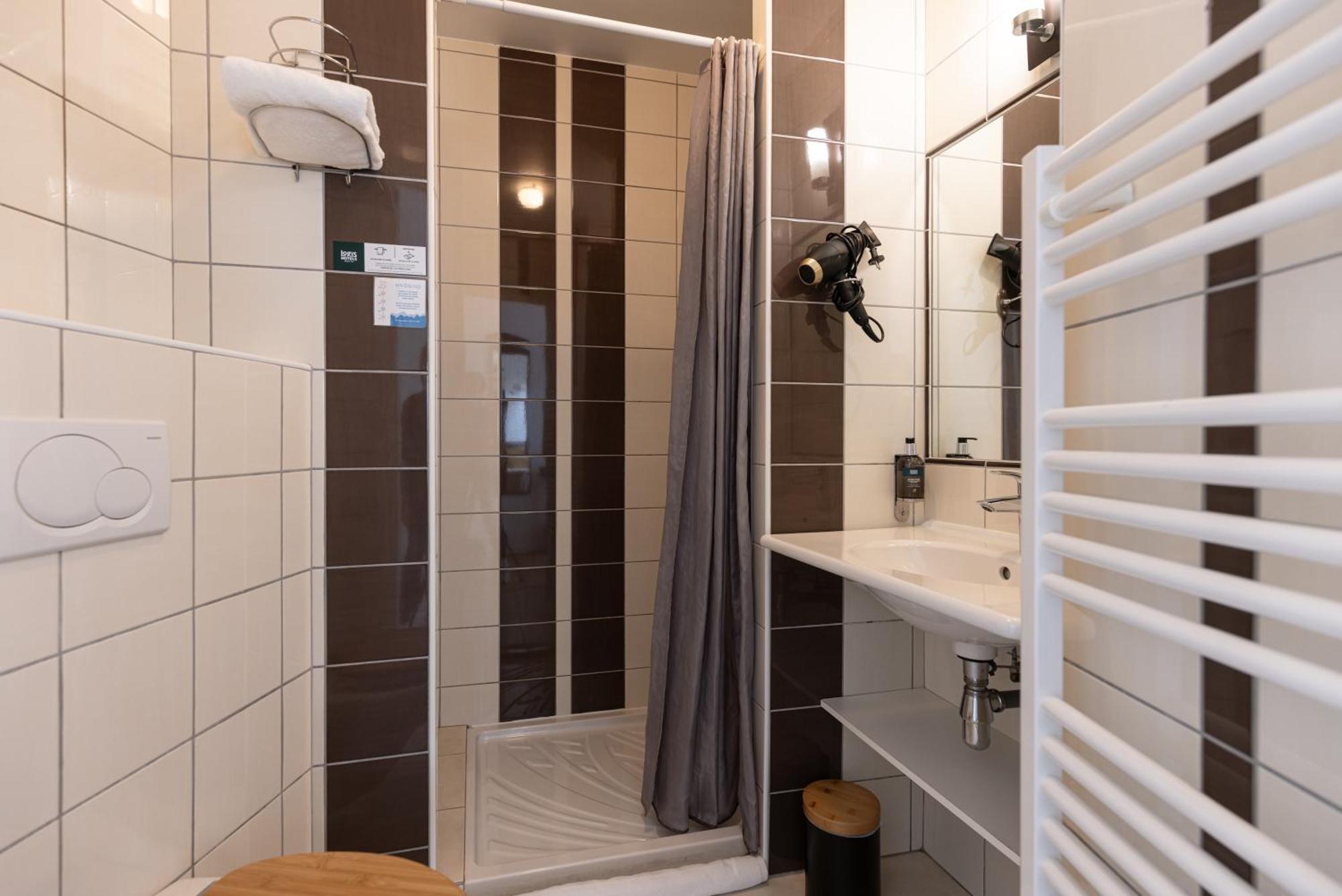 Logis Hotel Le Richelieu - Royan Atlantique Saujon Esterno foto