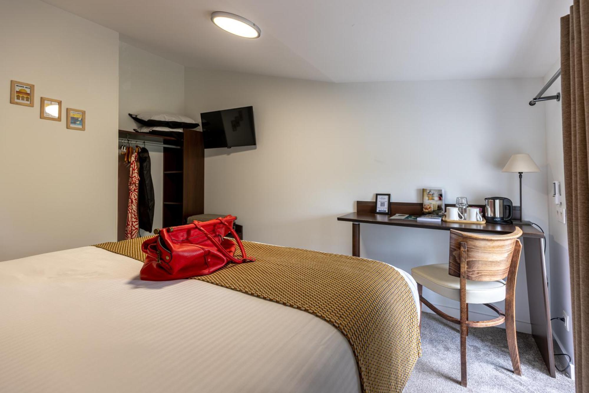 Logis Hotel Le Richelieu - Royan Atlantique Saujon Esterno foto