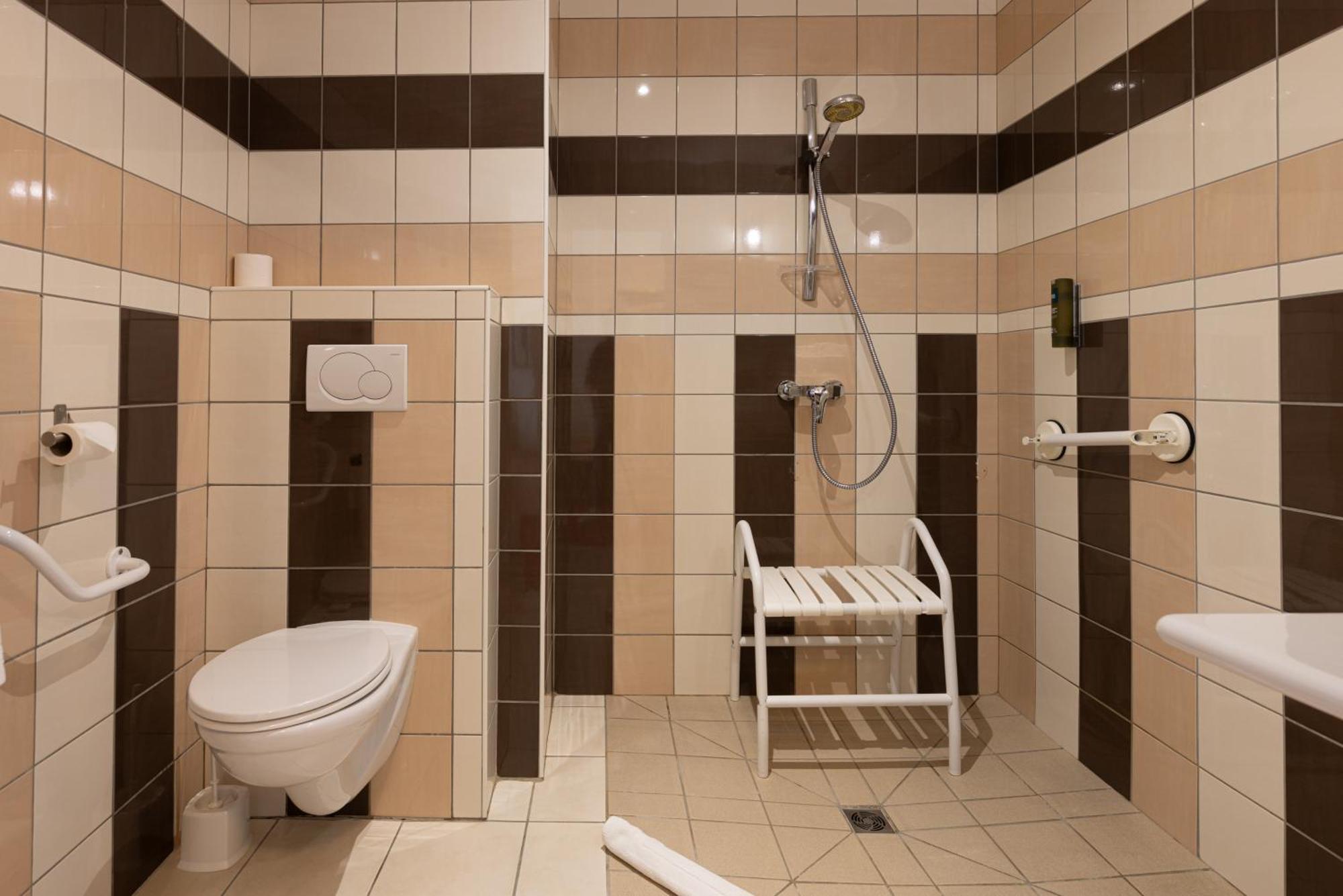 Logis Hotel Le Richelieu - Royan Atlantique Saujon Esterno foto